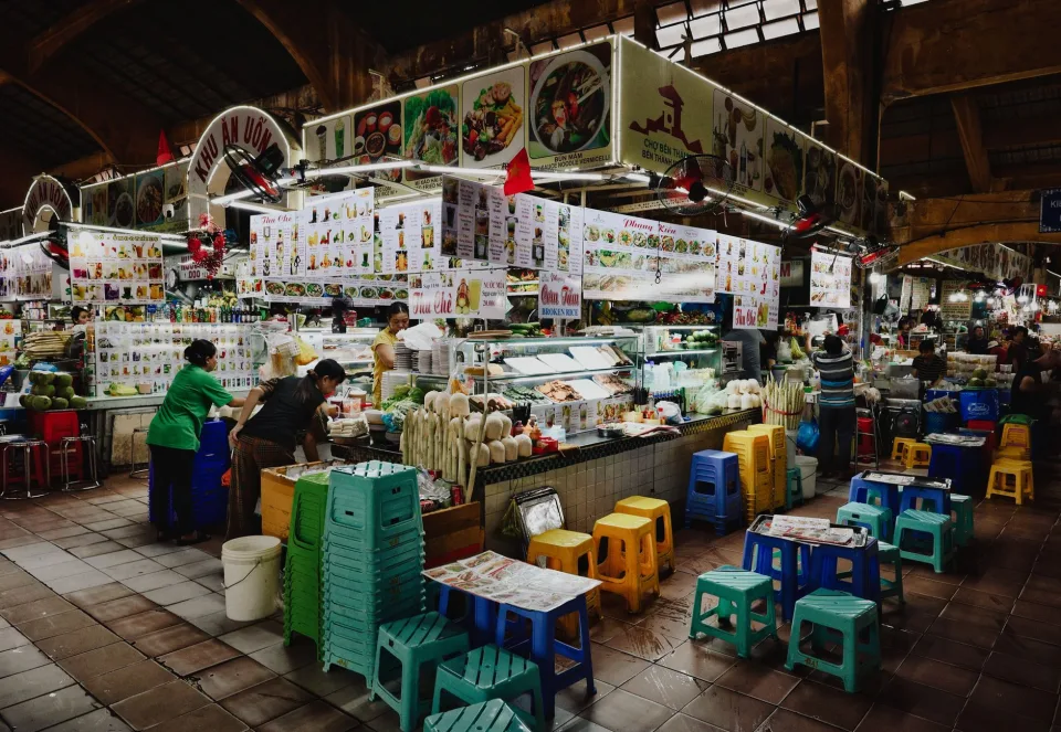 Bàn ăn tại Adam Cafe